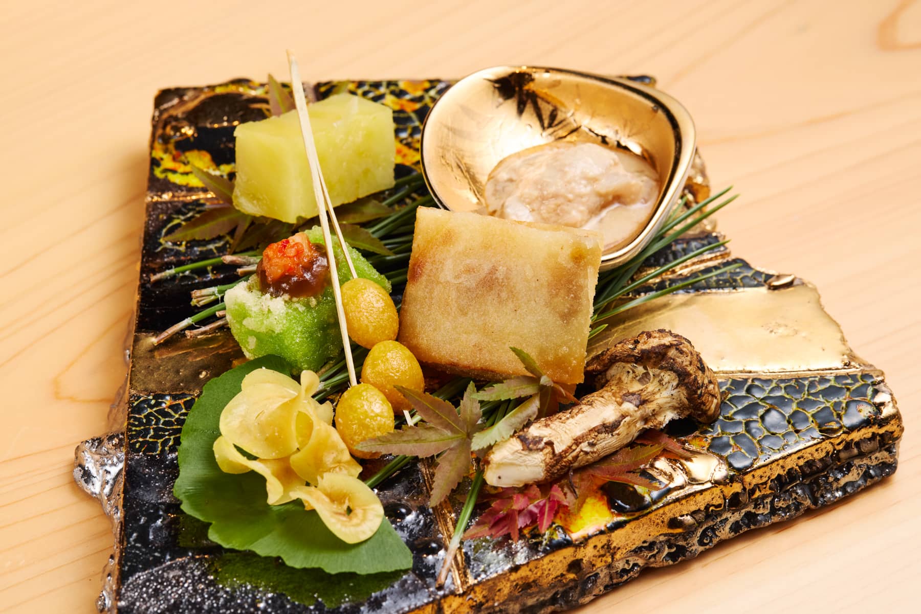 銀杏豆腐 鴨だしあんかけ,フカヒレ春巻き,焼き松茸,かわはぎ肝和え,ぎんなん串,安納芋,栗チップス