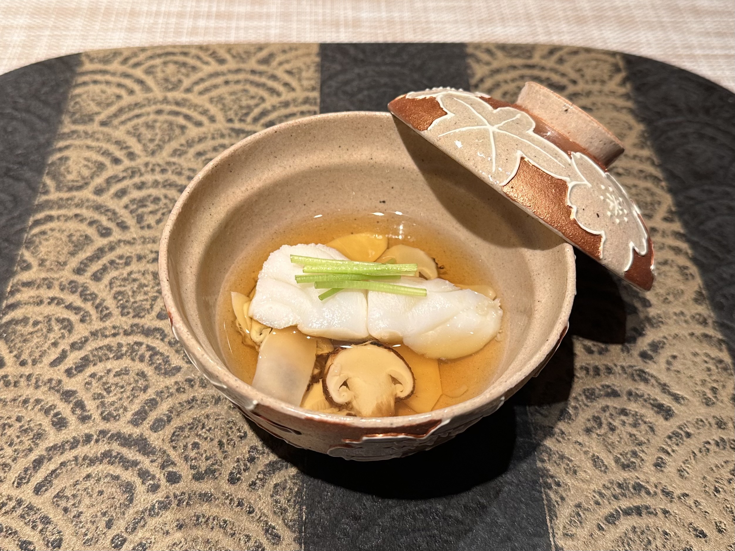 クエと松茸の鍋物