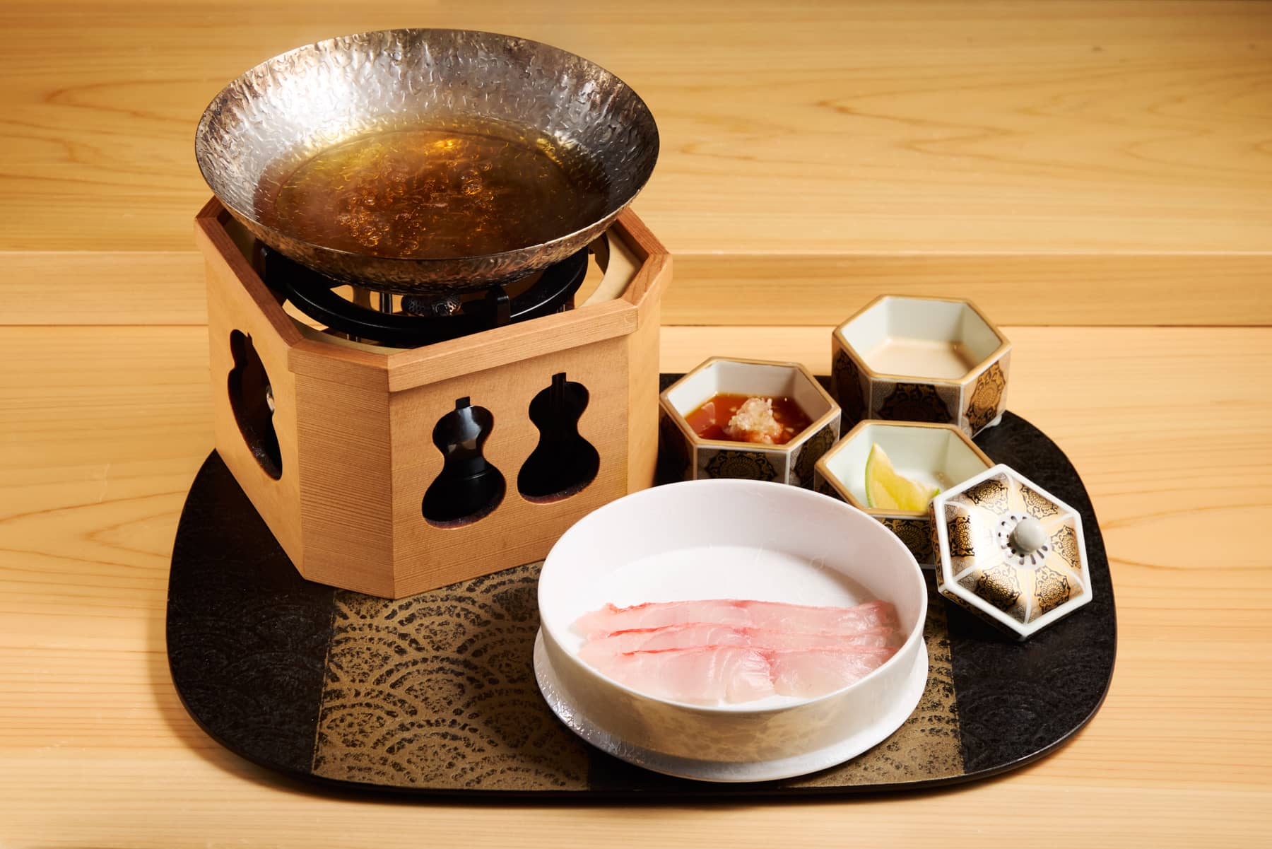 金目鯛しゃぶしゃぶ 春菊を添えて,ごまだれ,ちり酢,塩すだち